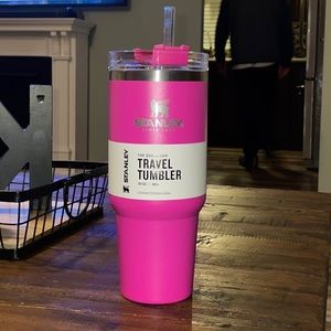 Stanley Quencher 30 oz tumbler NWT